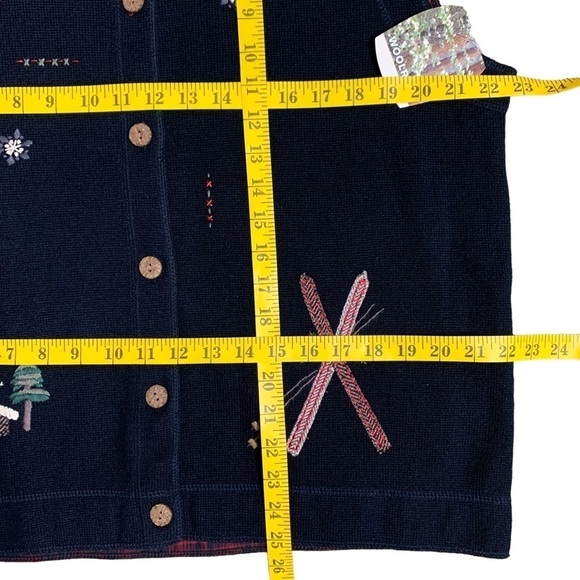 Woolrich New With Tags Women’s XL Knit Winter Scene Embroidered Sweater Vest - Picture 3 of 12